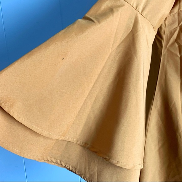 LYDFS Gold Mustard Sexy Rear V Strappy Bell Sleeve Top
Size M - Picture 5 of 6